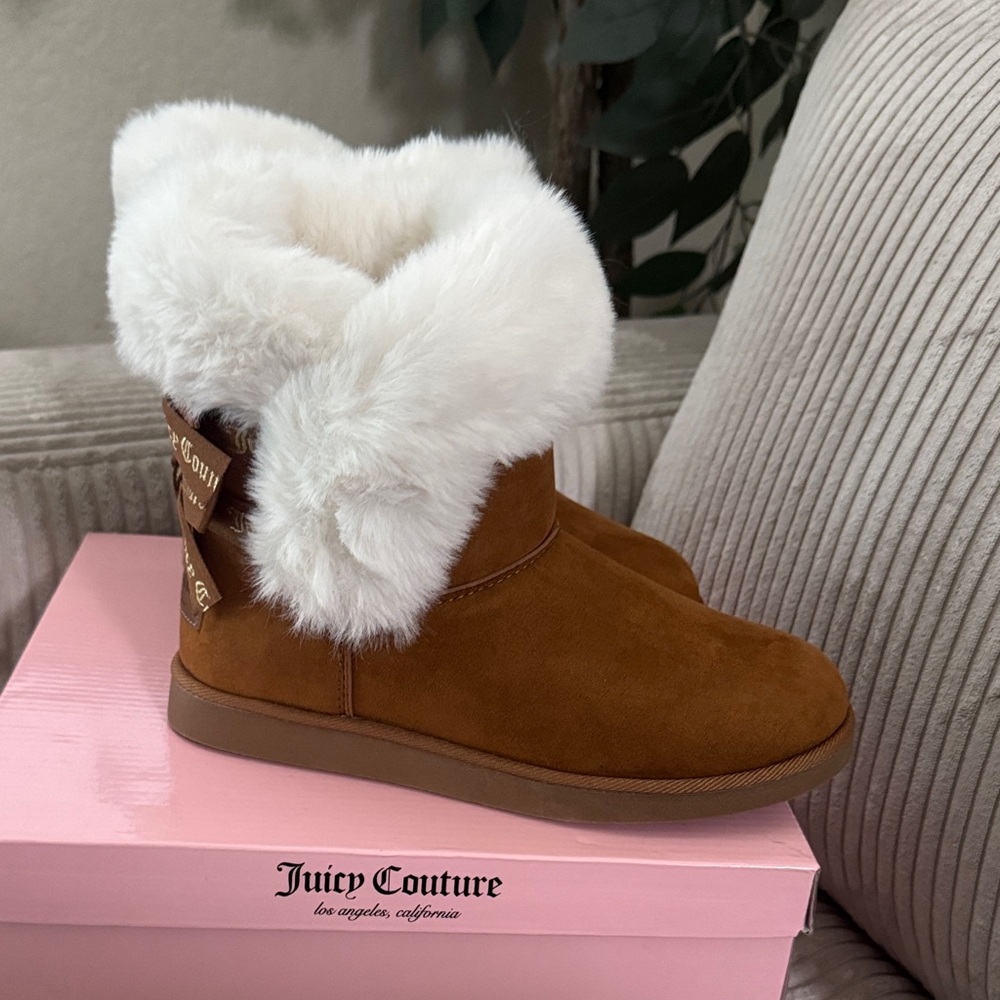 Juicy Couture Brown Boots with White Fur Trim